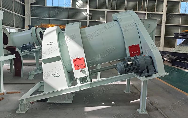 機(jī)制砂防離析、防揚(yáng)塵，有經(jīng)驗(yàn)的砂廠都在用加濕拌和機(jī)